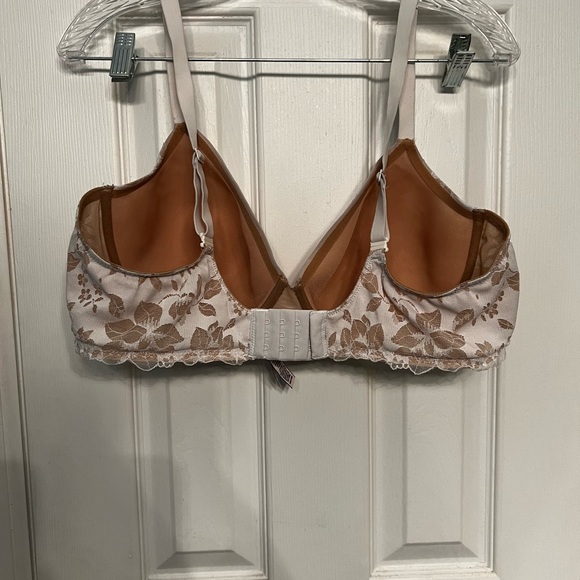 Victoria’s secret lightly lined full coverage 42/c - Picture 3 of 4